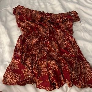 Selfie Leslie Medium dark red and gold patented strapless romper